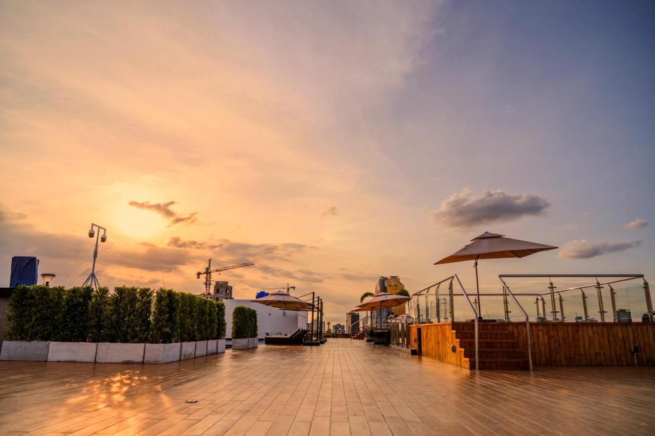 Ocean Hotel Phnom Penh Exterior foto