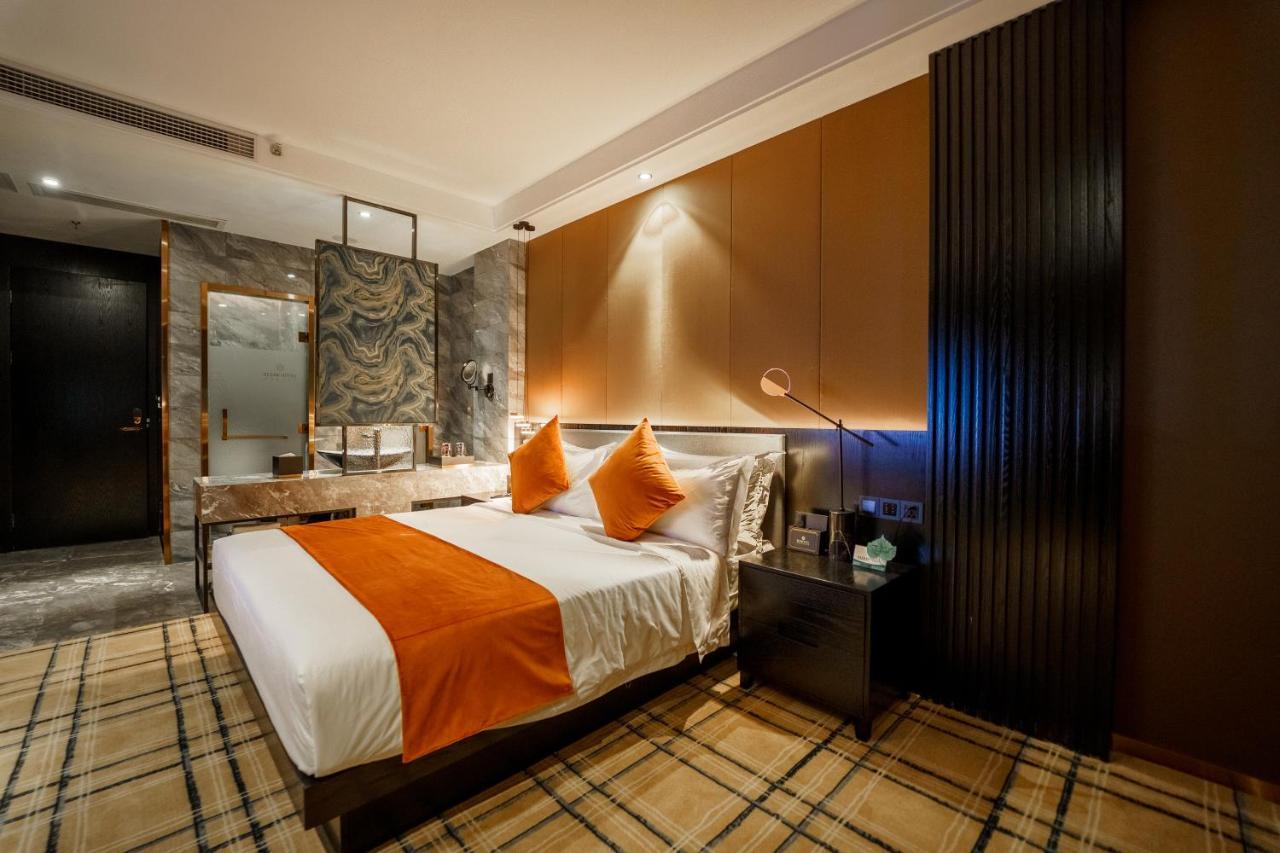 Ocean Hotel Phnom Penh Exterior foto